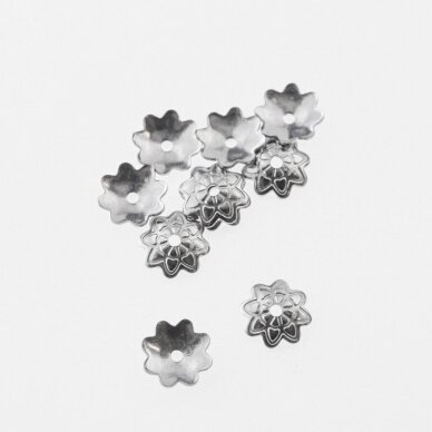 20 vnt, nerūdijančio plieno kėpurėlės gėlės formos, sidabrinė spalva, diametras-7 mm, skylės dydis-1 mm