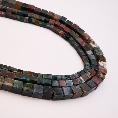 Agatas, natūralus, B kokybė, kubo forma, 37-39 cm/gija, 6x6 mm Agatas, natūralus, B kokybė, kubo forma, 37-39 cm/gija, 6x6 mm