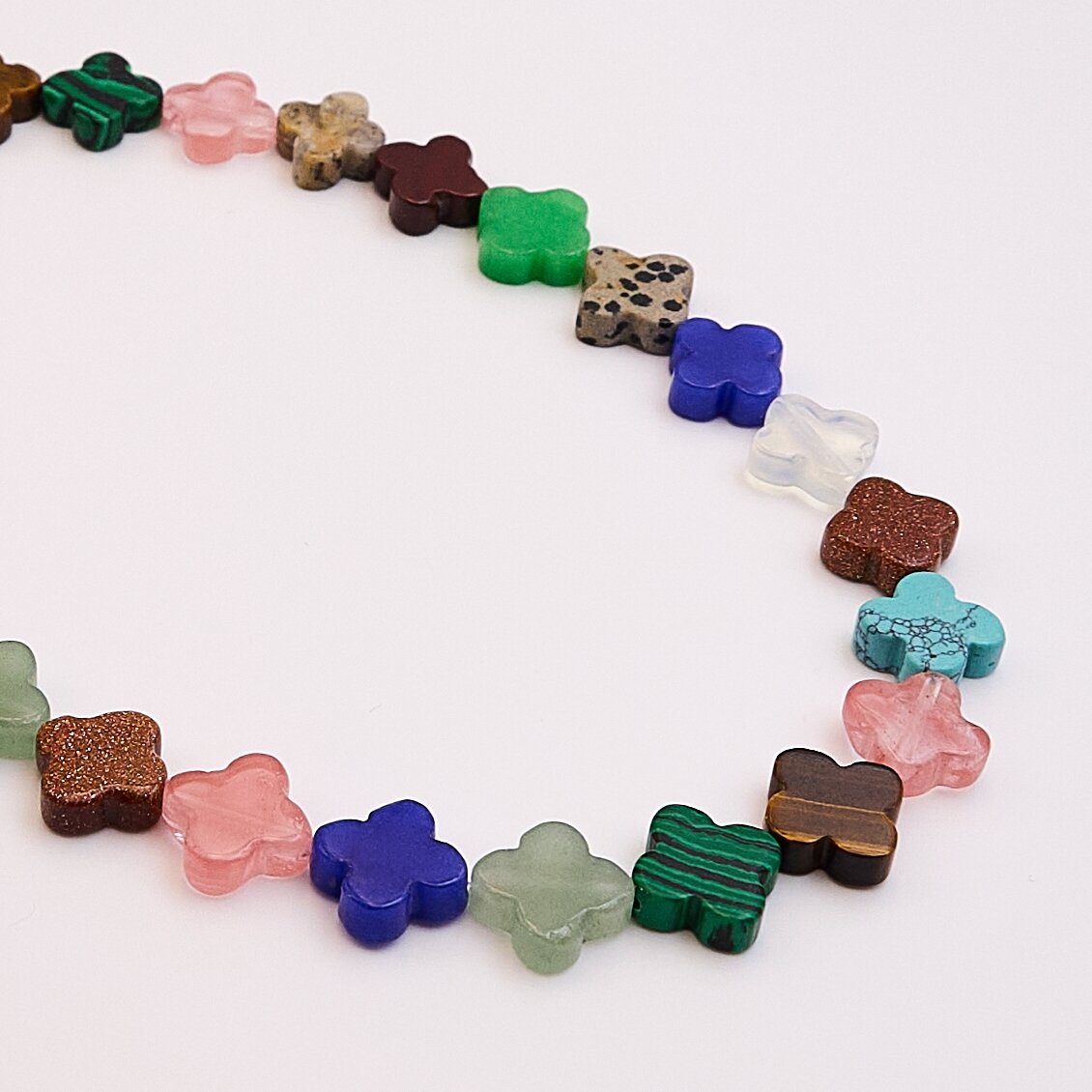 Assorted Stone (Angelite, Labradorite, Lapis Lazuli, Larimar, Rose Quartz, Strawberry Quartz, Sunstone etc.), Natural, B Grade, Flat four-leaf clover, Mixed Colors, 37-39 cm/strand, 14 mm Assorted Stone (Angelite, Labradorite, Lapis Lazuli, Larimar, Rose Quartz, Strawberry Quartz, Sunstone etc.), Natural, B Grade, Flat four-leaf clover, Mixed Colors, 37-39 cm/strand, 14 mm