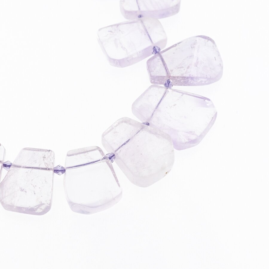 Alyvinis ametistas, natūralus, B kokybė, sraigto forma, neapdoroti, išgręžimas viršuje, šviesiai violetinė spalva, 37-39 cm/gija, apie 13x16-28x36 mm Alyvinis ametistas, natūralus, B kokybė, sraigto forma, neapdoroti, išgręžimas viršuje, šviesiai violetinė spalva, 37-39 cm/gija, apie 13x16-28x36 mm