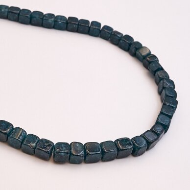 Apatitas, 8 mm, apie 39-40 cm/gija