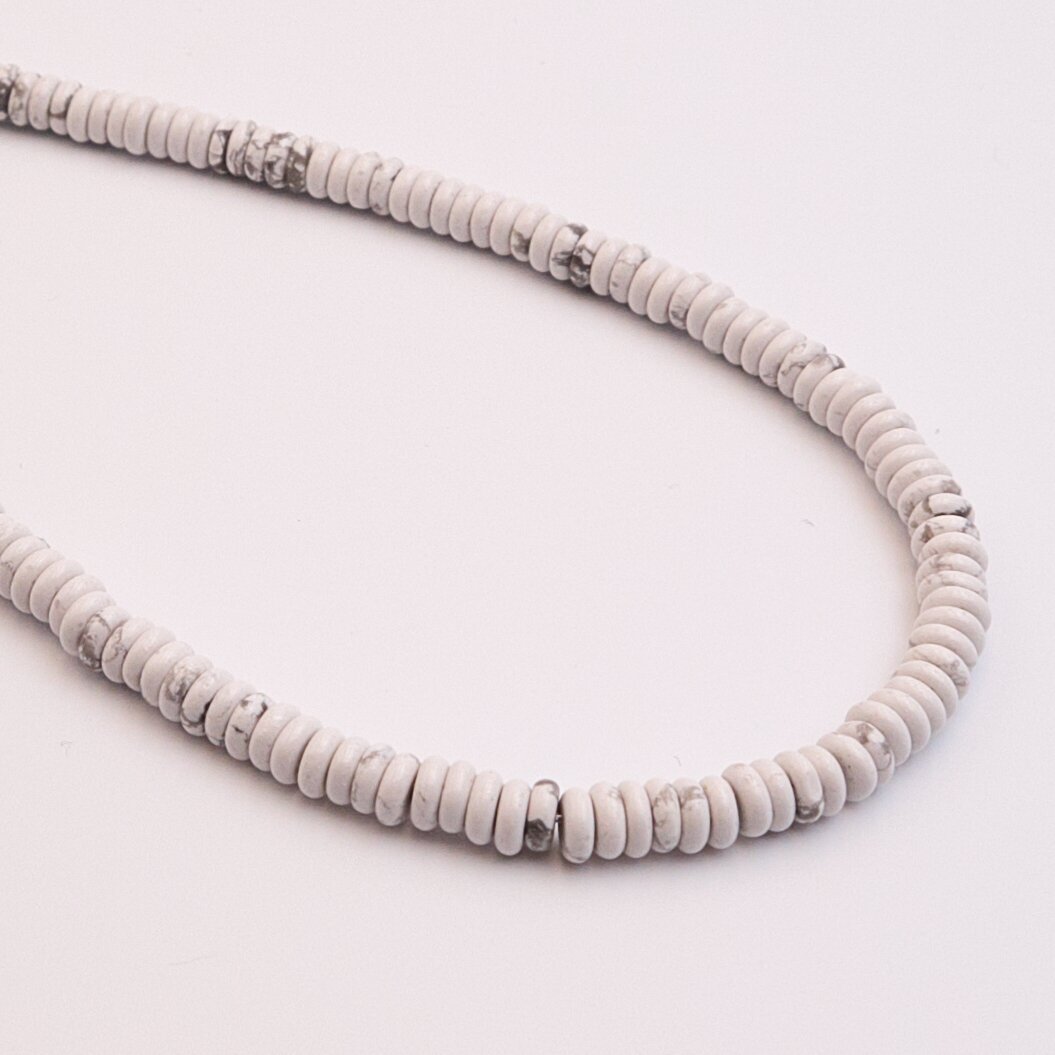 Biały howlit, naturalny, kształt rondelle, 37-39 cm/sznur, 6x4, 8x5 mm Biały howlit, naturalny, kształt rondelle, 37-39 cm/sznur, 6x4, 8x5 mm