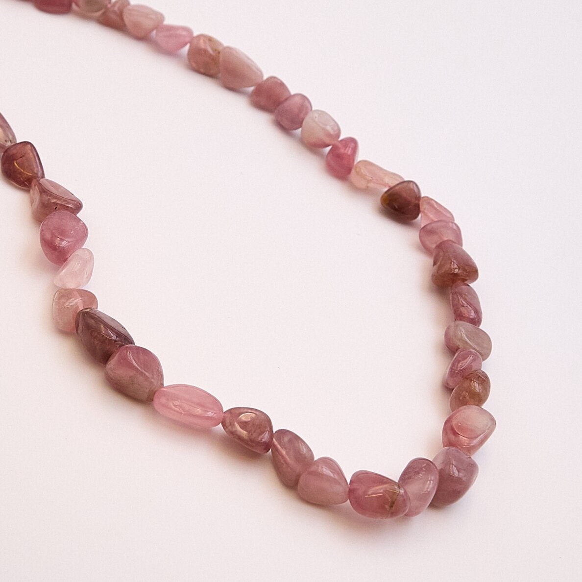 Strawberry Quartz, Natural, B Grade, Pebble Bead, Red, 37-39 cm/strand, M size about 5x6-7x10 mm Strawberry Quartz, Natural, B Grade, Pebble Bead, Red, 37-39 cm/strand, M size about 5x6-7x10 mm