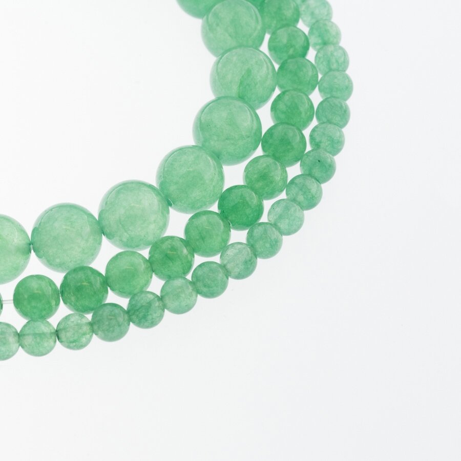 Chalcedonas, natūralus, AB kokybė, dažytas, apvali forma, žalia spalva, 37-39 cm/gija, 4, 6, 8, 10, 12 mm Chalcedonas, natūralus, AB kokybė, dažytas, apvali forma, žalia spalva, 37-39 cm/gija, 4, 6, 8, 10, 12 mm