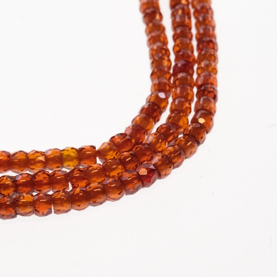 Cirkonis, briaunuotas, abacus rondelės forma, oranžinė spalva, 37-39 cm/gija, 3x2 mm Cirkonis, briaunuotas, abacus rondelės forma, oranžinė spalva, 37-39 cm/gija, 3x2 mm