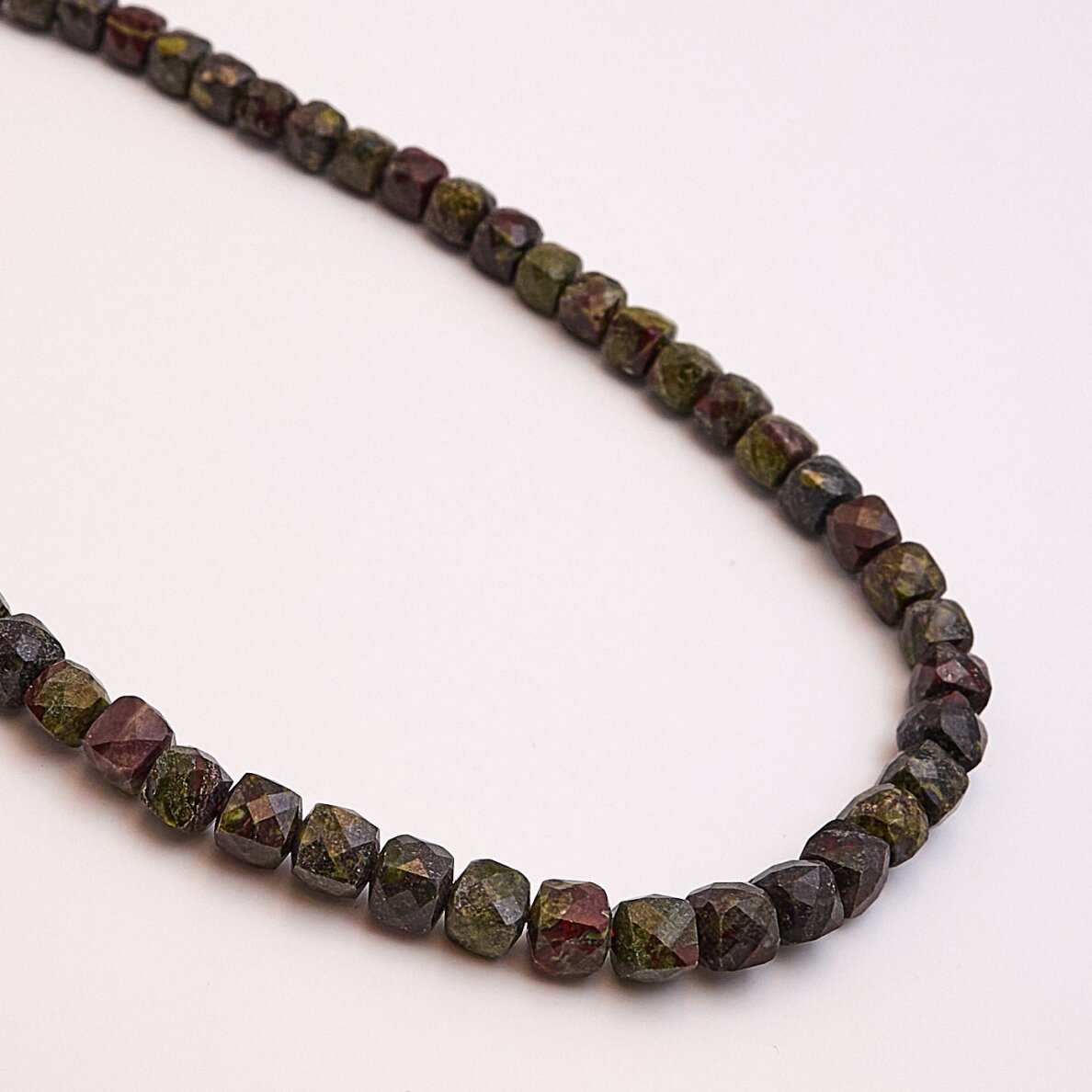 Dragon Blood Jasper, natural, AB quality, faceted, cube shape, 39-40 cm/strand, 6 mm Dragon Blood Jasper, natural, AB quality, faceted, cube shape, 39-40 cm/strand, 6 mm