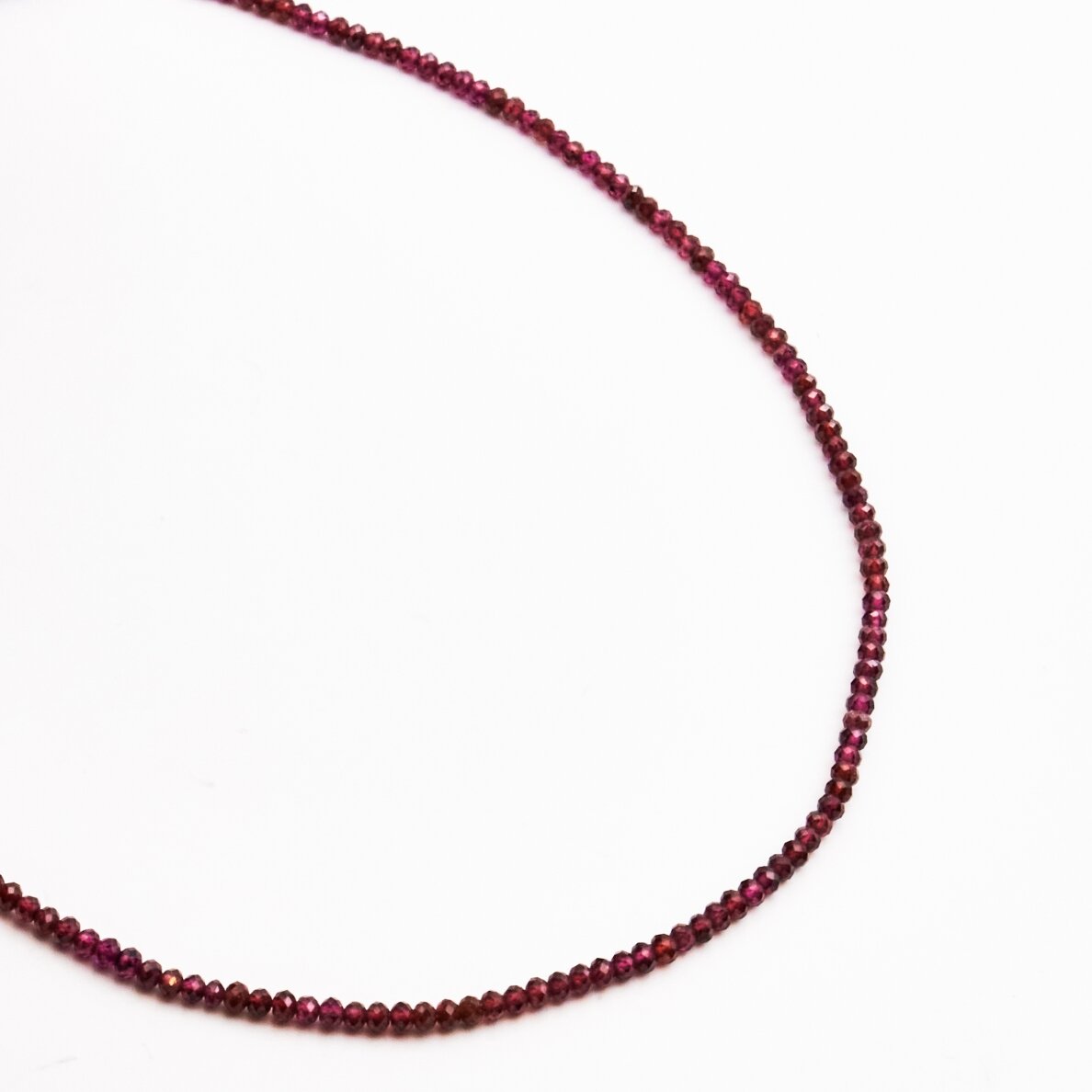 Garnet, natural, B quality, faceted, abacus rondelle bead, 37-39 cm/string, 3x2 mm Garnet, natural, B quality, faceted, abacus rondelle bead, 37-39 cm/string, 3x2 mm