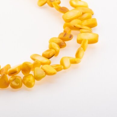 Gėlavandenių perlo kriauklė, natūralus, B kokybė, dažytas, skaldos forma, #22 medaus geltona spalva, 78-80 cm/gija, apie 5x8-10x25 mm