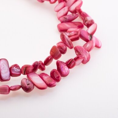 Gėlavandenių perlo kriauklė, natūralus, B kokybė, dažytas, skaldos forma, #35 tamsiai rožinė spalva, 78-80 cm/gija, apie 5x8-10x25 mm