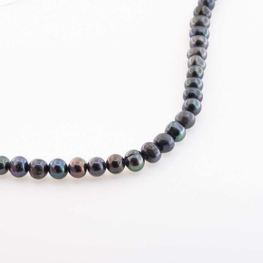 Słodkowodne perły, CD jakość, półokrągły kształt, pawie zielony kolor (malowany), 35-36 cm/nić, około 8-9, 9-10 mm Słodkowodne perły, CD jakość, półokrągły kształt, pawie zielony kolor (malowany), 35-36 cm/nić, około 8-9, 9-10 mm