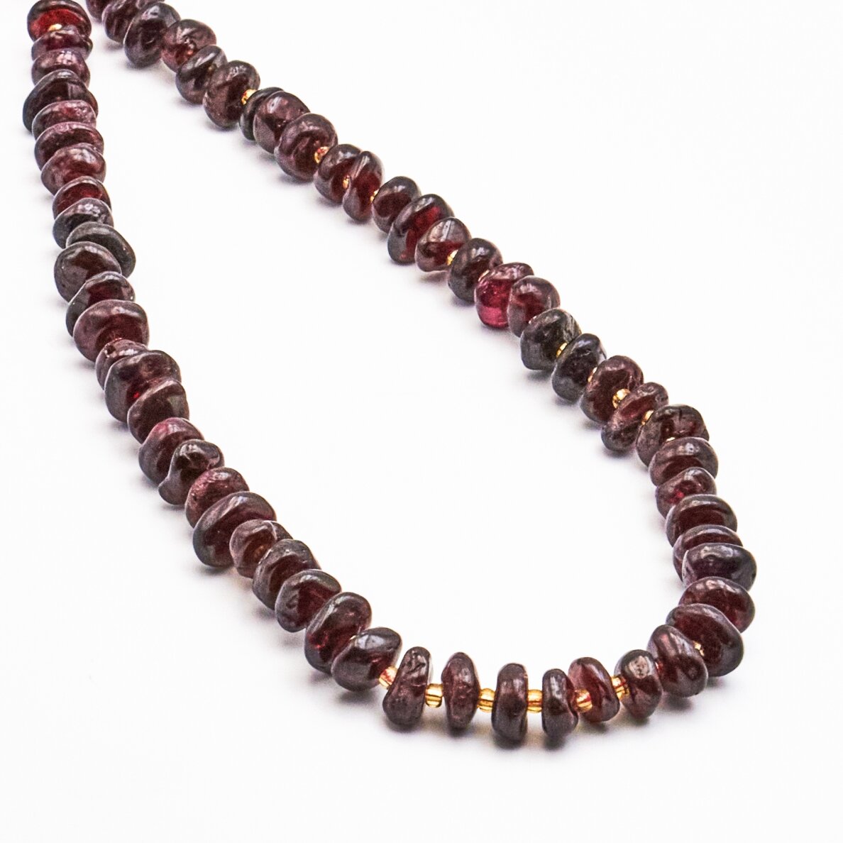 Garnet, 37–39 cm/strand, approx. 8x10–12x18 mm Garnet, 37–39 cm/strand, approx. 8x10–12x18 mm