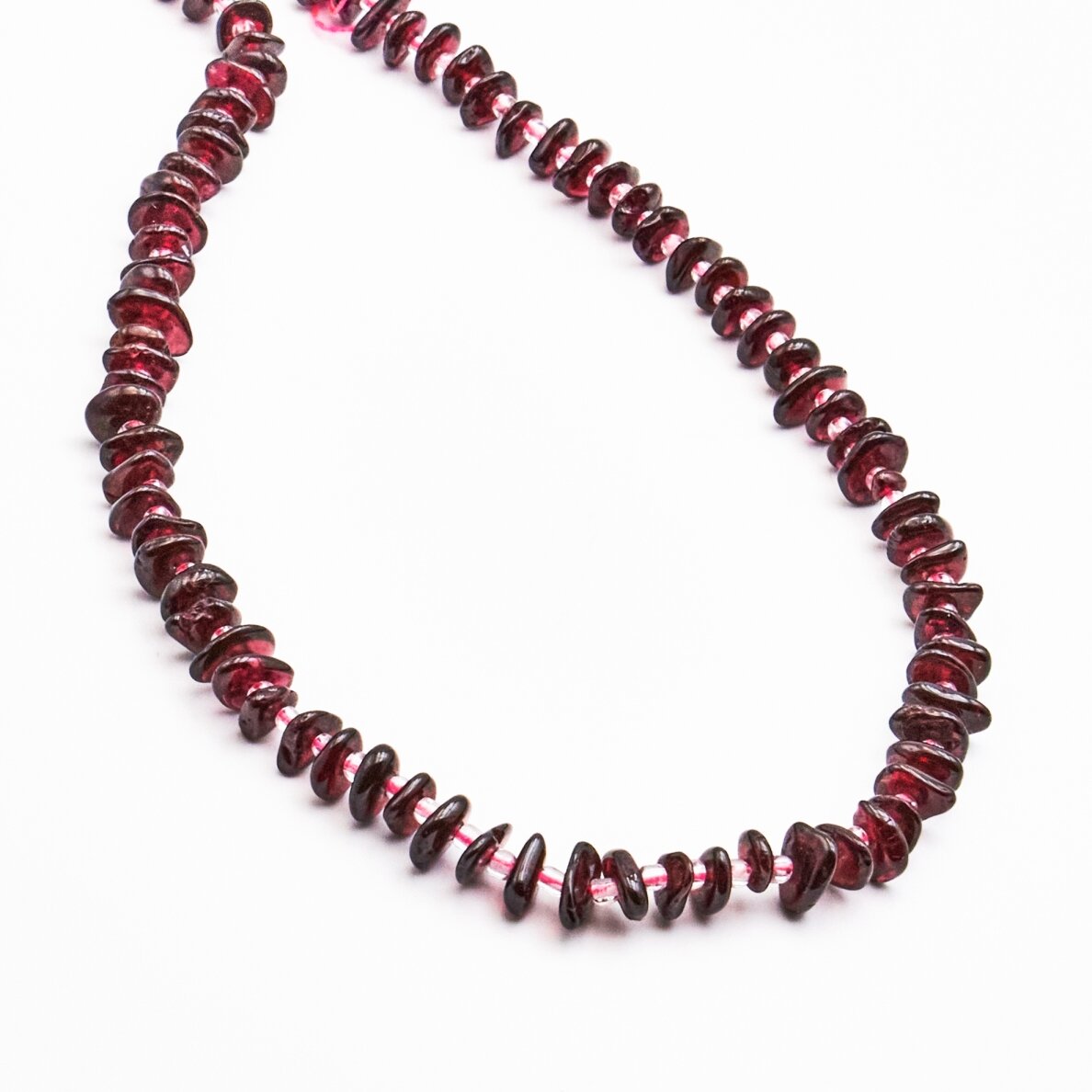Garnet, 37–39 cm/strand, approx. 8x10–12x18 mm Garnet, 37–39 cm/strand, approx. 8x10–12x18 mm