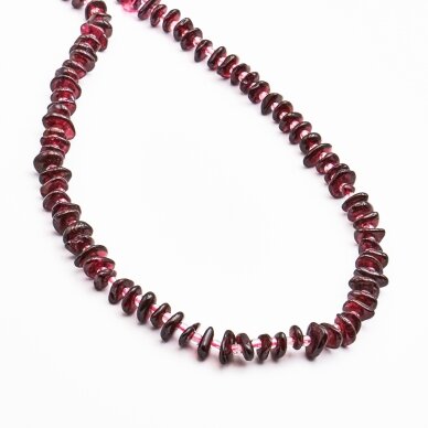Garnet, 37–39 cm/strand, approx. 8x10–12x18 mm Garnet, 37–39 cm/strand, approx. 8x10–12x18 mm