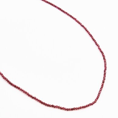 Granatas, natūralus, B kokybė, briaunuotas, apvali forma, 37-39 cm/gija, 2.3 mm Granatas, natūralus, B kokybė, briaunuotas, apvali forma, 37-39 cm/gija, 2.3 mm