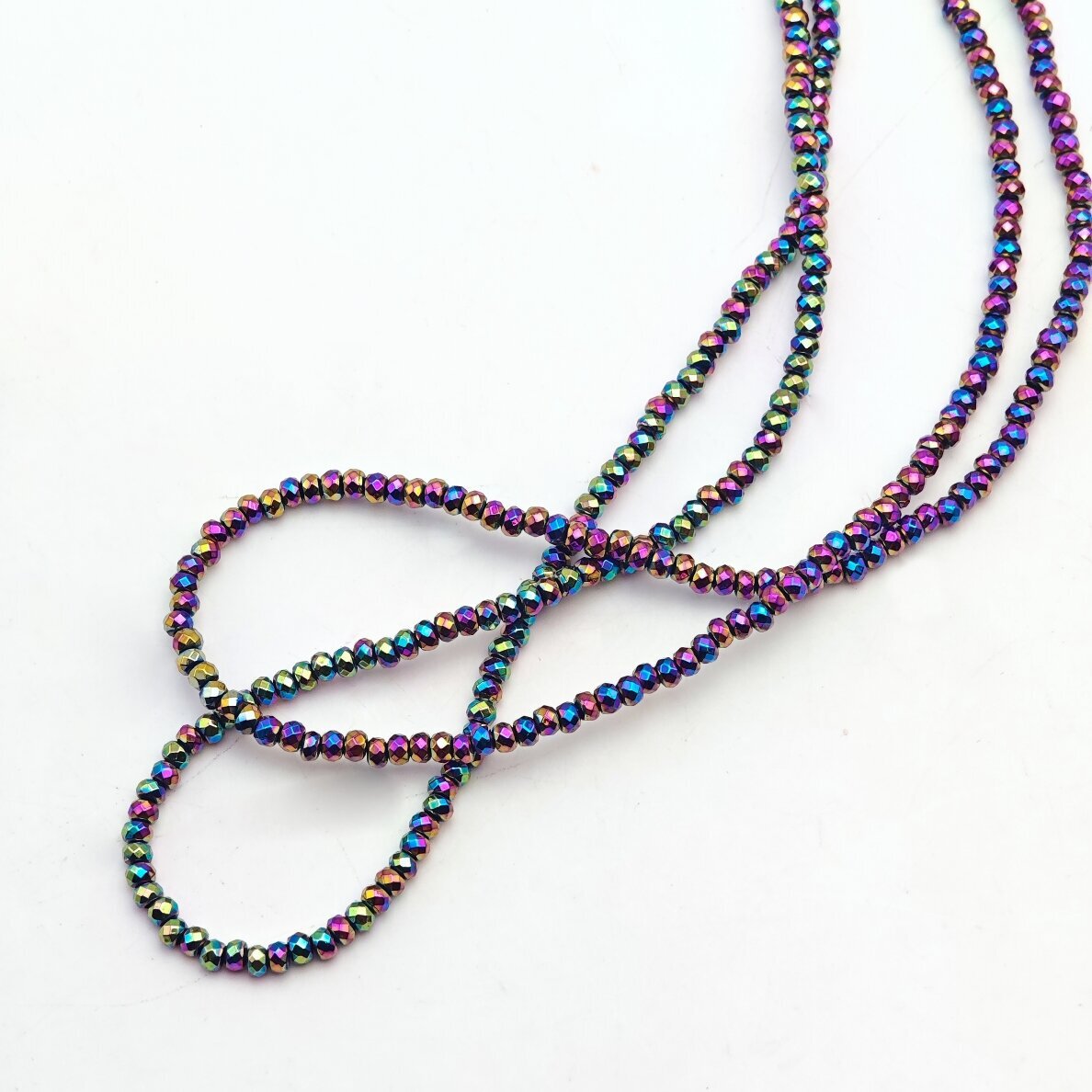 Hematitas, regeneruotas, briaunuotas, abacus rondelės forma, įvairiaspalvis, 39-40 cm/gija, 3x2 mm