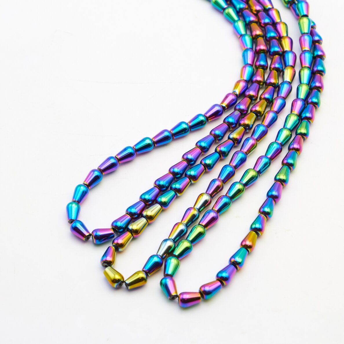 Hematitas, regeneruotas, lašo forma, įvairiaspalvis, 39-40 cm/gija, 5x8 mm Hematitas, regeneruotas, lašo forma, įvairiaspalvis, 39-40 cm/gija, 5x8 mm