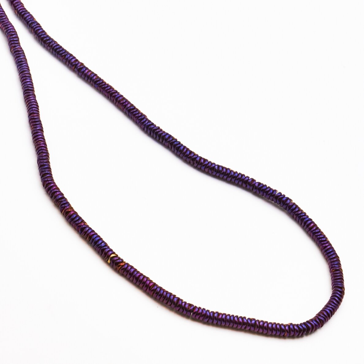 Hematyt, odzyskany, kształt wygiętego rondelle koła, liliowy kolor, 39-40 cm/sznur, 4x1 mm Hematyt, odzyskany, kształt wygiętego rondelle koła, liliowy kolor, 39-40 cm/sznur, 4x1 mm