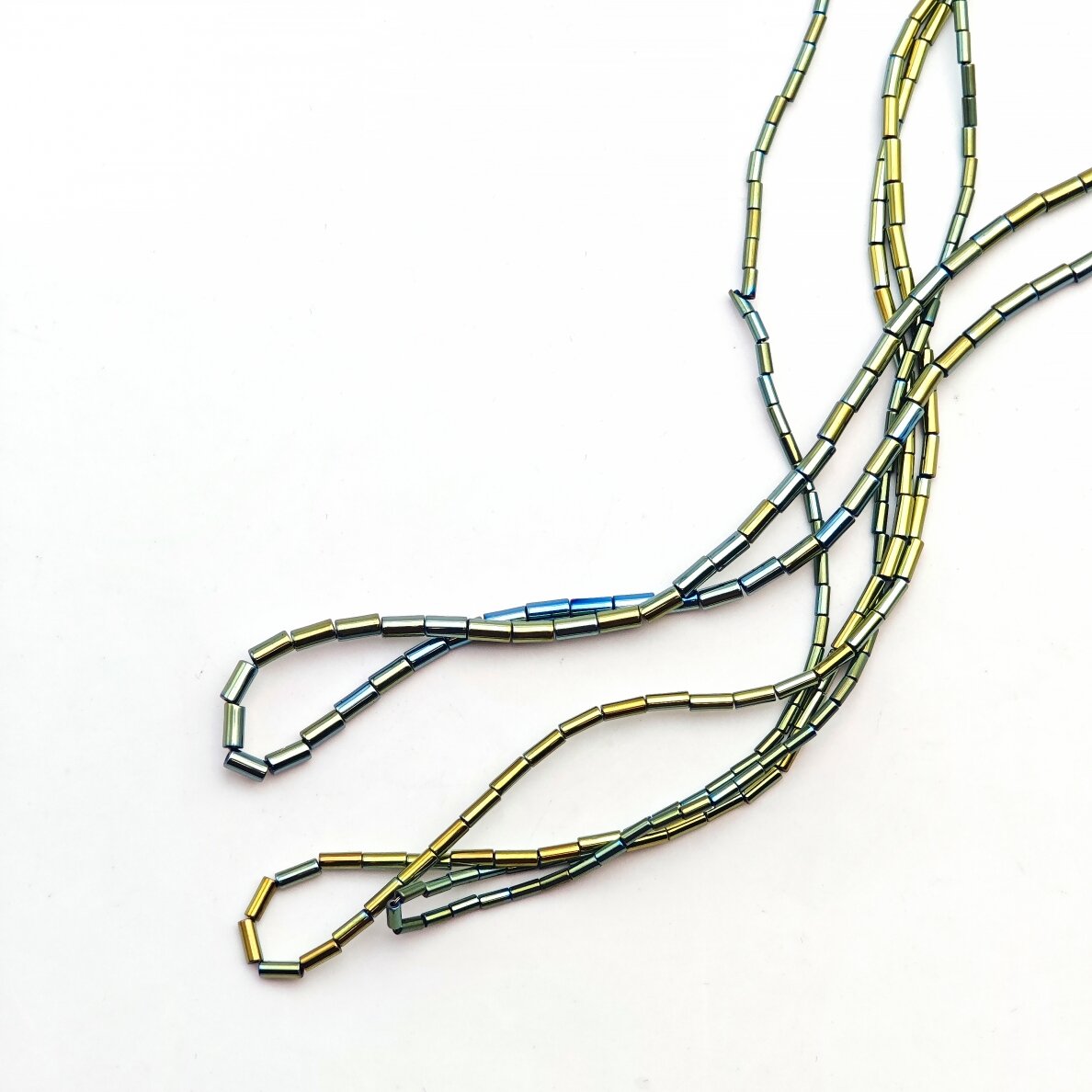 Hematitas, regeneruotas, vamzdžio forma, žalia spalva, 39-40 cm/gija, 1x2 mm