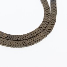 Hematyt, odzyskany, matowy, kształt "W", złoto khaki kolor, 39-40 cm/sznur, 7x1 mm