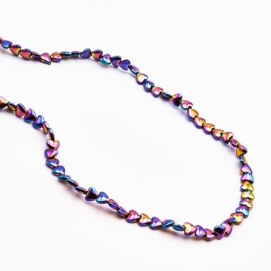 Hematitas, regeneruotas, išgaubta širdelės forma, įvairiaspalvis, 39-40 cm/gija, 6 mm Hematitas, regeneruotas, išgaubta širdelės forma, įvairiaspalvis, 39-40 cm/gija, 6 mm