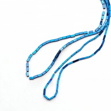 Hematitas, regeneruotas, kvadratinio vamzdžio forma, mėlyna spalva, 39-40 cm/gija, 1x3 mm Hematitas, regeneruotas, kvadratinio vamzdžio forma, mėlyna spalva, 39-40 cm/gija, 1x3 mm