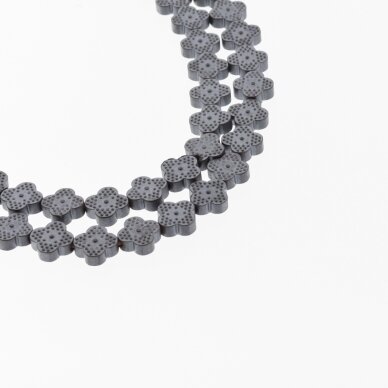 Hematitas, regeneruotas, matinis, dobilo forma, juoda spalva, 39-40 cm/gija, 8x8 mm Hematitas, regeneruotas, matinis, dobilo forma, juoda spalva, 39-40 cm/gija, 8x8 mm