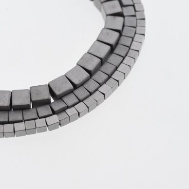 Hematitas, regeneruotas, matinis, kubo forma, juoda spalva, 39-40 cm/gija, 1, 1.5, 2, 3, 4, 6, 8, 10 mm Hematitas, regeneruotas, matinis, kubo forma, juoda spalva, 39-40 cm/gija, 1, 1.5, 2, 3, 4, 6, 8, 10 mm