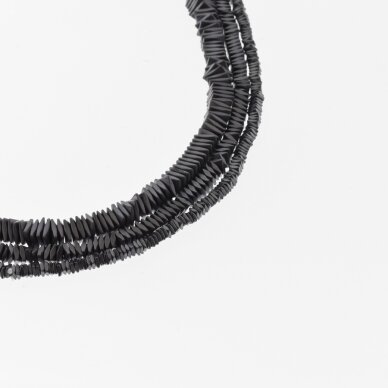 Hematitas, regeneruotas, matinis, sulenkto kvadrato rondelės forma, juoda spalva, 39-40 cm/gija, 2x1, 3x1, 4x1 mm Hematitas, regeneruotas, matinis, sulenkto kvadrato rondelės forma, juoda spalva, 39-40 cm/gija, 2x1, 3x1, 4x1 mm