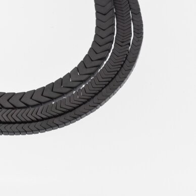 Hematitas, regeneruotas, matinis, "V" forma, juoda spalva, 39-40 cm/gija, 3x1, 3x3, 4x2, 4x4, 4x8, 6x1, 6x2, 6x3, 6x6, 7x1, 8x3 mm