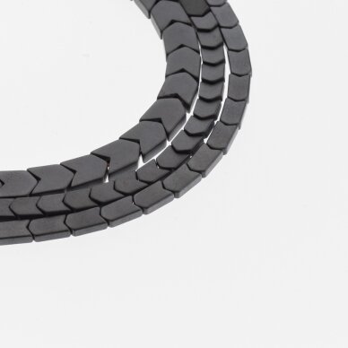 Hematitas, regeneruotas, matinis, "V" forma, juoda spalva, 39-40 cm/gija, 3x1, 3x3, 4x2, 4x4, 4x8, 6x1, 6x2, 6x3, 6x6, 7x1, 8x3 mm