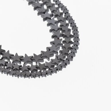 Hematitas, regeneruotas, matinis, žvaigždės forma, juoda spalva, 39-40 cm/gija, 4, 6, 8 mm Hematitas, regeneruotas, matinis, žvaigždės forma, juoda spalva, 39-40 cm/gija, 4, 6, 8 mm