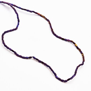 Hematitas, regeneruotas, suapvalinto kvadratinio vamzdžio forma, alyvinė spalva, 39-40 cm/gija, 2x4 mm Hematitas, regeneruotas, suapvalinto kvadratinio vamzdžio forma, alyvinė spalva, 39-40 cm/gija, 2x4 mm