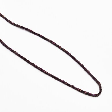 Hematitas, regeneruotas, trikampio rondelės forma, alyvinė spalva, 39-40 cm/gija, 3x1 mm Hematitas, regeneruotas, trikampio rondelės forma, alyvinė spalva, 39-40 cm/gija, 3x1 mm