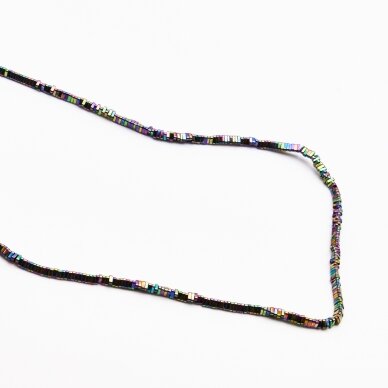 Hematitas, regeneruotas, trikampio rondelės forma, įvairiaspalvis, 39-40 cm/gija, 3x1 mm Hematitas, regeneruotas, trikampio rondelės forma, įvairiaspalvis, 39-40 cm/gija, 3x1 mm