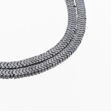 Hematitas, regeneruotas, "W" forma, juoda spalva, 39-40 cm/gija, 7x1, 6x4 mm Hematitas, regeneruotas, "W" forma, juoda spalva, 39-40 cm/gija, 7x1, 6x4 mm
