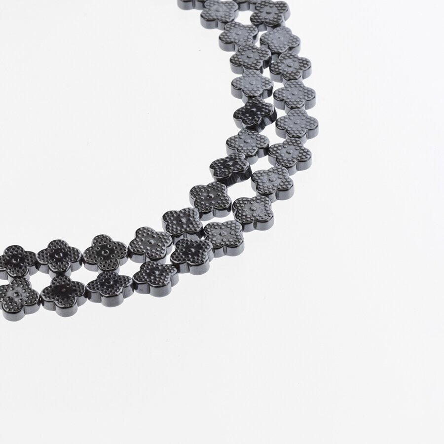 Hematitas, regeneruotas, dobilo forma, juoda spalva, 39-40 cm/gija, 8x8 mm Hematitas, regeneruotas, dobilo forma, juoda spalva, 39-40 cm/gija, 8x8 mm