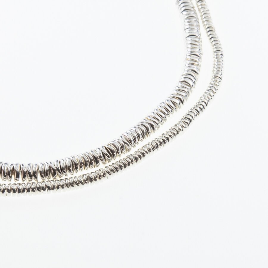 Hematitas, regeneruotas, galvanizuotas, sulenkto apskritimo rondelės forma, sidabro spalva, 39-40 cm/gija, 4x1, 6x1 mm