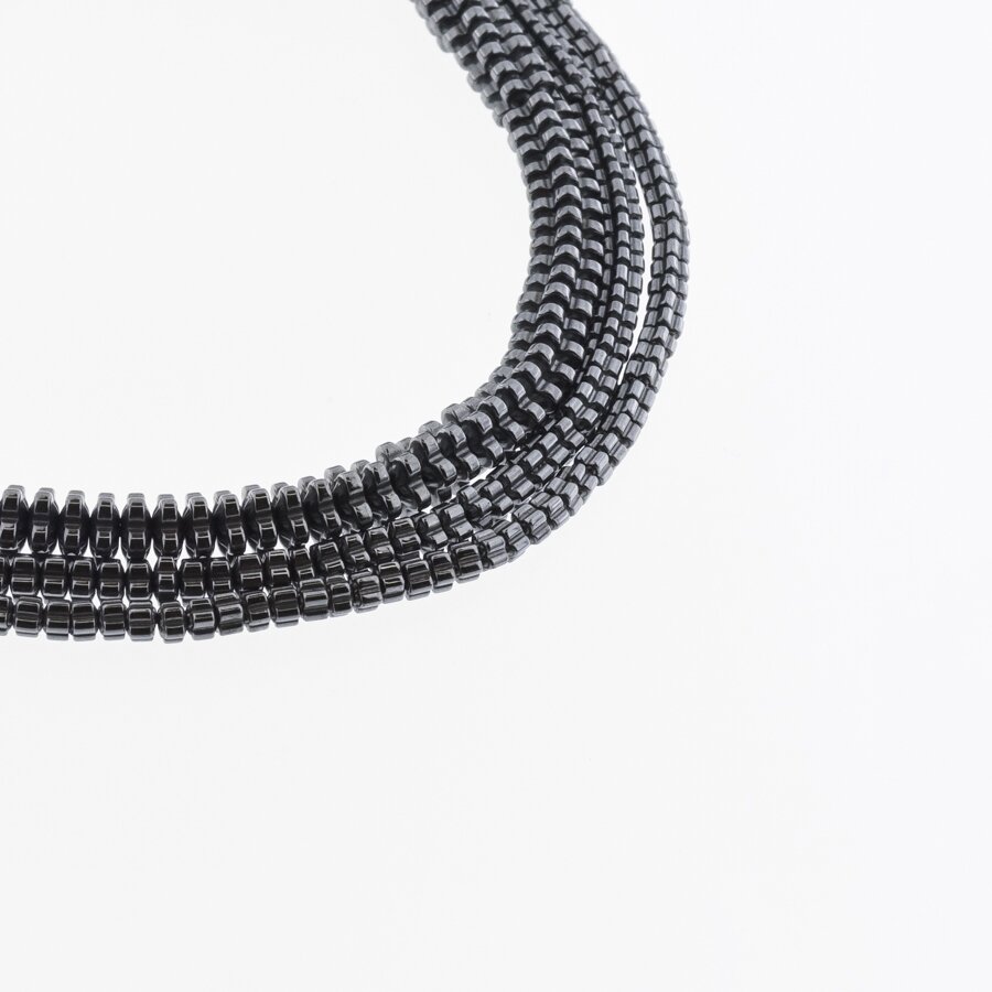 Hematitas, regeneruotas, gėlės rondelės forma, juoda spalva, 39-40 cm/gija, 3x2, 4x2, 6x2 mm Hematitas, regeneruotas, gėlės rondelės forma, juoda spalva, 39-40 cm/gija, 3x2, 4x2, 6x2 mm