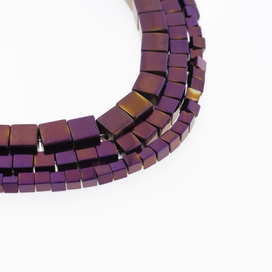 Hematitas, regeneruotas, kubo forma, alyvinė spalva, 39-40 cm/gija, 1 mm
