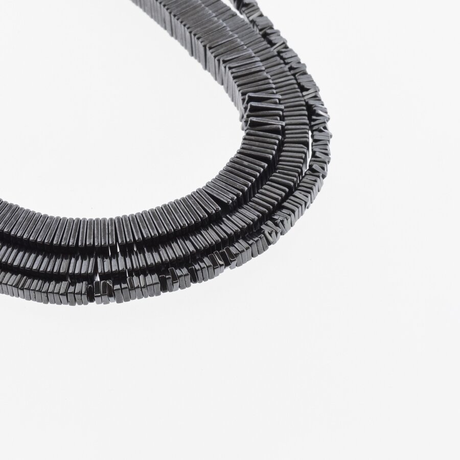Hematitas, regeneruotas, kvadrato rondelės forma, juoda spalva, 39-40 cm/gija, 2x1, 3x1, 4x1, 6x1 mm Hematitas, regeneruotas, kvadrato rondelės forma, juoda spalva, 39-40 cm/gija, 2x1, 3x1, 4x1, 6x1 mm