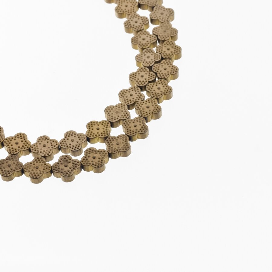 Hematitas, regeneruotas, matinis, dobilo forma, ruda spalva, 39-40 cm/gija, 8x8 mm Hematitas, regeneruotas, matinis, dobilo forma, ruda spalva, 39-40 cm/gija, 8x8 mm