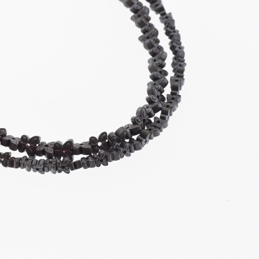 Hematitas, regeneruotas, matinis, drugelio forma, du gręžimo būdai, juoda spalva, 39-40 cm/gija, 4x2, 6x3 mm Hematitas, regeneruotas, matinis, drugelio forma, du gręžimo būdai, juoda spalva, 39-40 cm/gija, 4x2, 6x3 mm