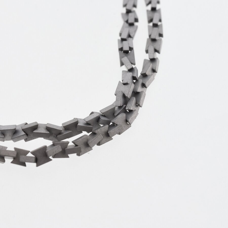 Hematite, Reconstituted, Matte Bow Bead, Nickel Grey, 39-40 cm/strand, 3x3 mm Hematite, Reconstituted, Matte Bow Bead, Nickel Grey, 39-40 cm/strand, 3x3 mm