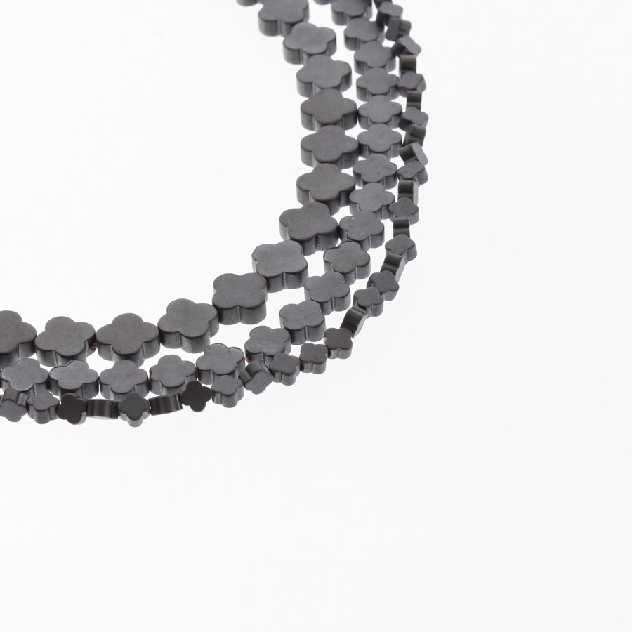 Hematitas, regeneruotas, matinis, plokščio dobilo forma, juoda spalva, 39-40 cm/gija, 4x4, 6x6, 8x8 mm