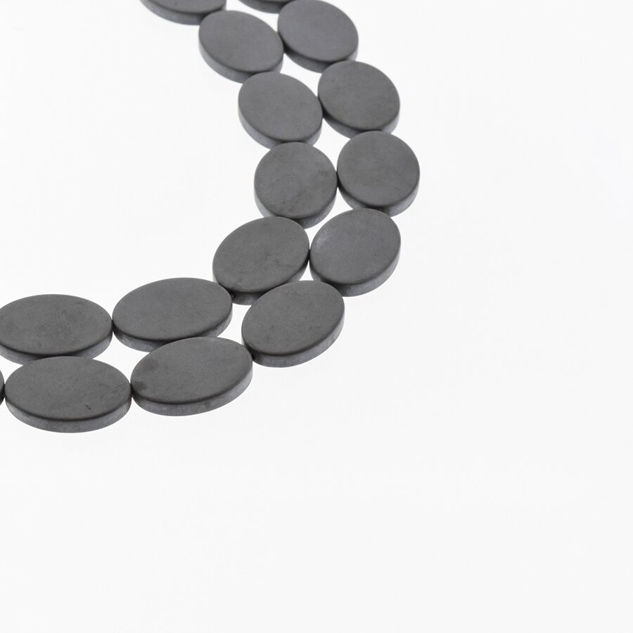 Hematitas, regeneruotas, matinis, plokščio ovalo forma, juoda spalva, 39-40 cm/gija, 13x18 mm Hematitas, regeneruotas, matinis, plokščio ovalo forma, juoda spalva, 39-40 cm/gija, 13x18 mm