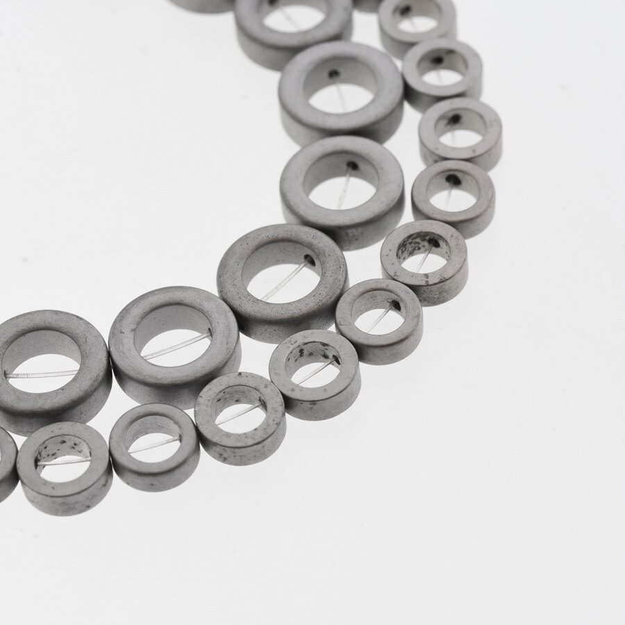 Hematitas, regeneruotas, matinis, žiedo forma, nikelio spalva, 39-40 cm/gija, 8 mm Hematitas, regeneruotas, matinis, žiedo forma, nikelio spalva, 39-40 cm/gija, 8 mm