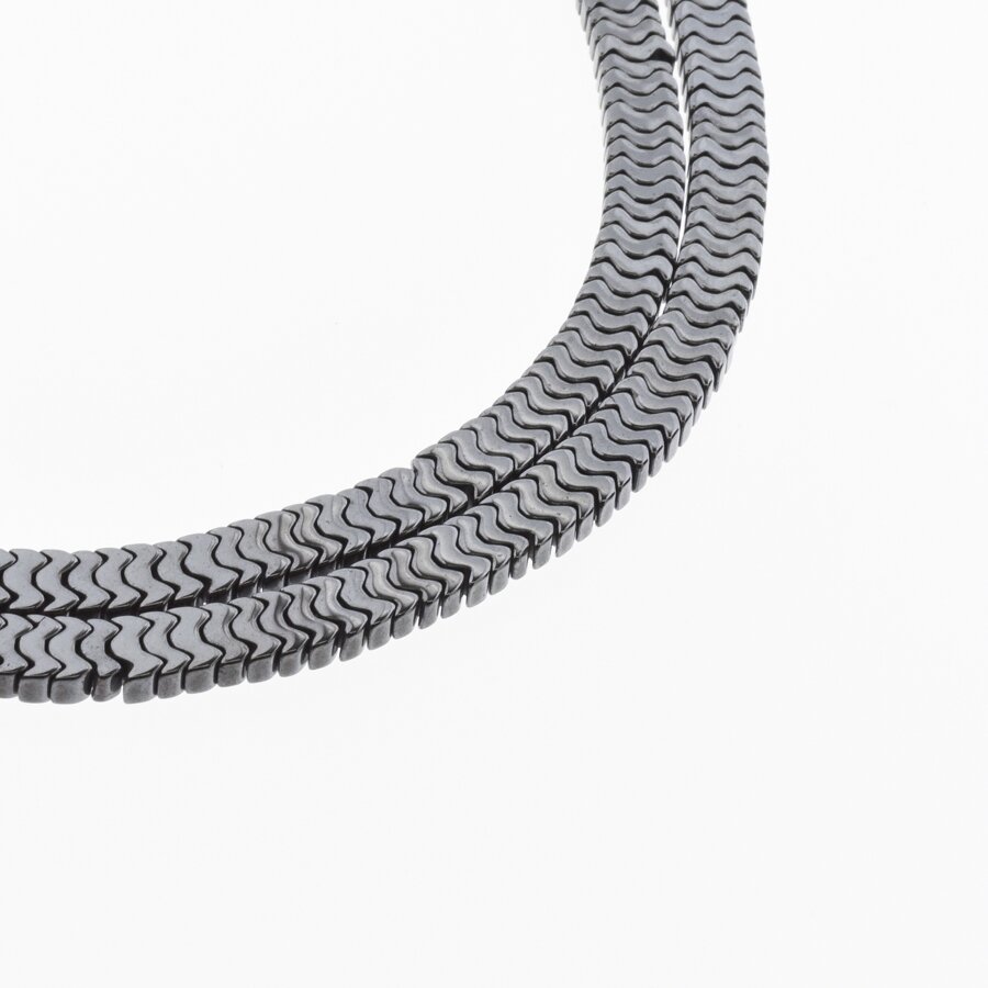 Hematitas, regeneruotas, "W" forma, juoda spalva, 39-40 cm/gija, 7x1, 6x4 mm