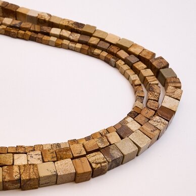 Japsis, natūralus, B kokybė, kubo  forma, 37-39 cm/gija, 6x6 mm