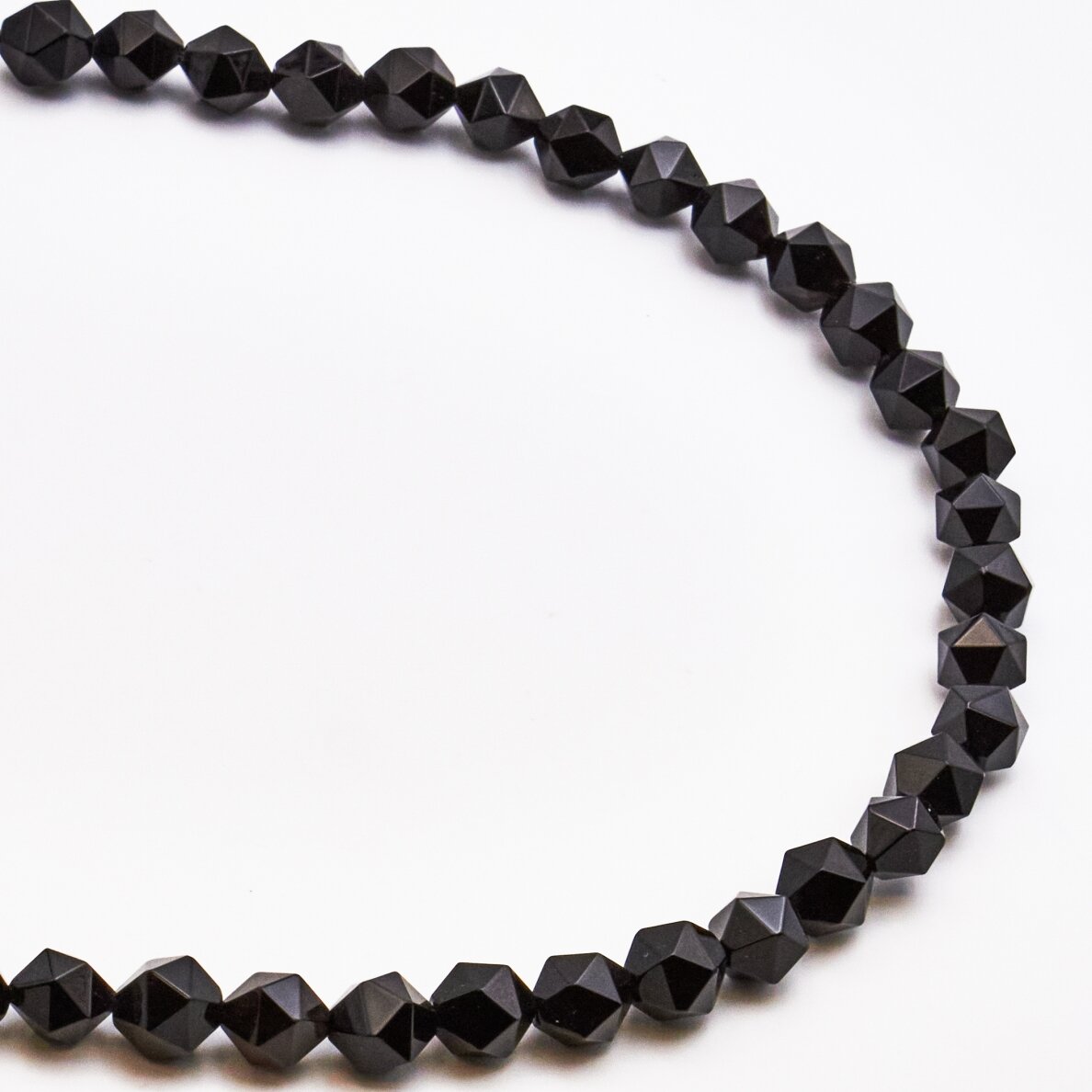 Juodas oniksas, 10 mm, 37-39 cm/gija