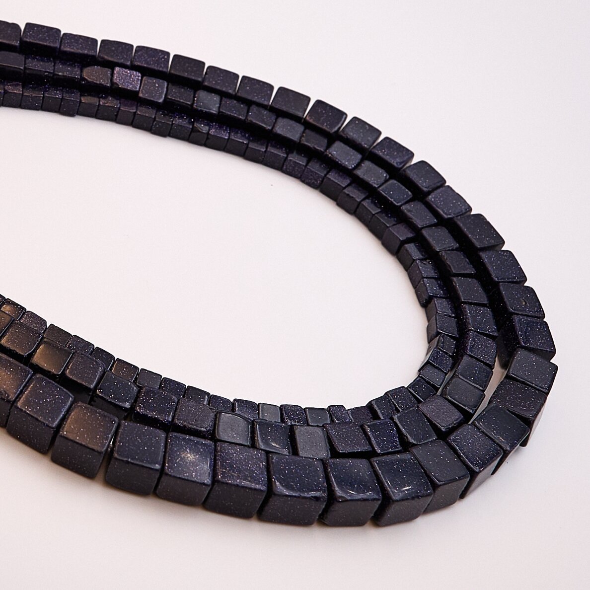 Cairo Night, natural, B quality, cube shape, 37-39 cm/strand, 6x6 mm